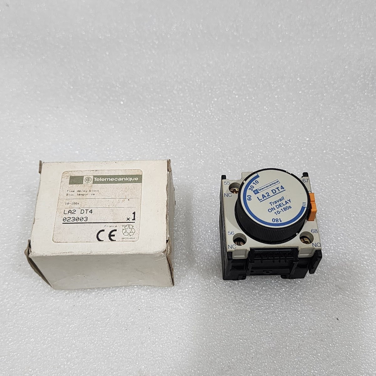 TELEMECANIQUE LA2 DT4 ON DELAY TIMER 023003 10-180 SEC