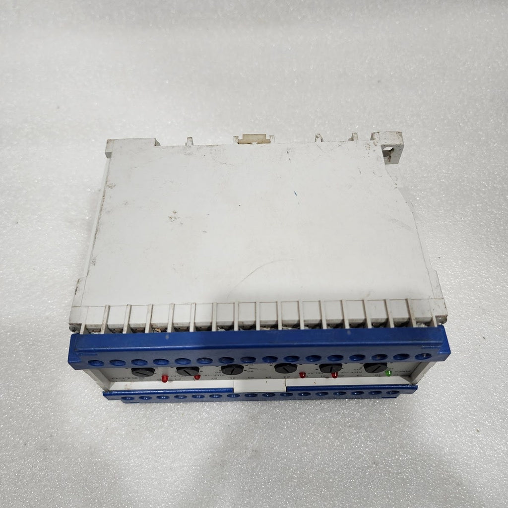 SELCO T3300-00 3-PHASE VOLTAGE RELAY 230V