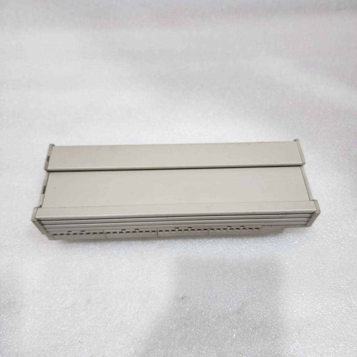 TELEMECANIQUE ABE7-H16S43 16-INPUTS PASSIVE CONNECTION SUBBASE