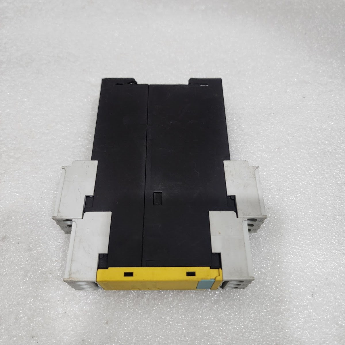 SIEMENS 3TK2824-1AJ20 SAFETY RELAY