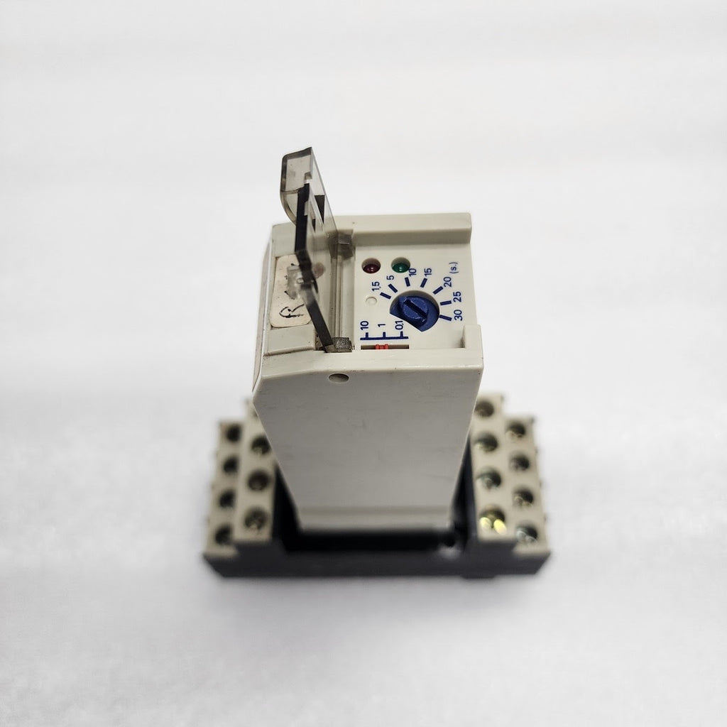 TELEMECANIQUE RHT418B ON DELAY TIMING RELAY WITH SUPPRESSOR