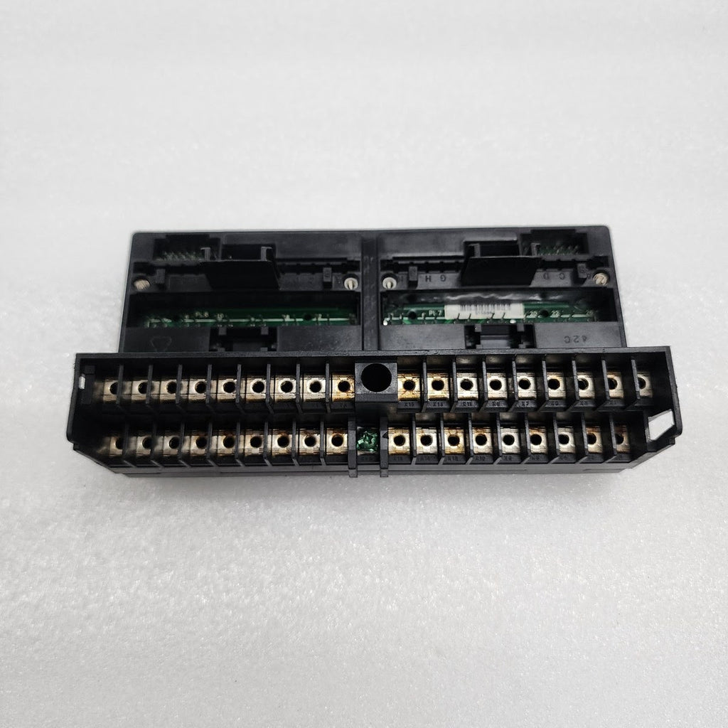 GE FANUC IC670CHS101ACA1 I/O BASE BARRIER STYLE TERMINAL