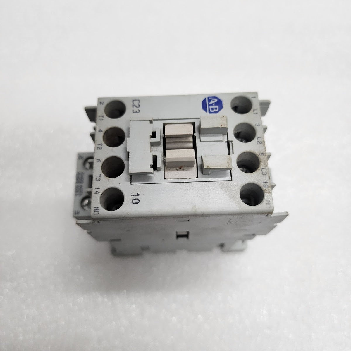 ALLEN BRADLEY CAT 100-C23-10 SER C MAGNETIC CONTACTOR 32A COIL VOLTAGE 110-120V