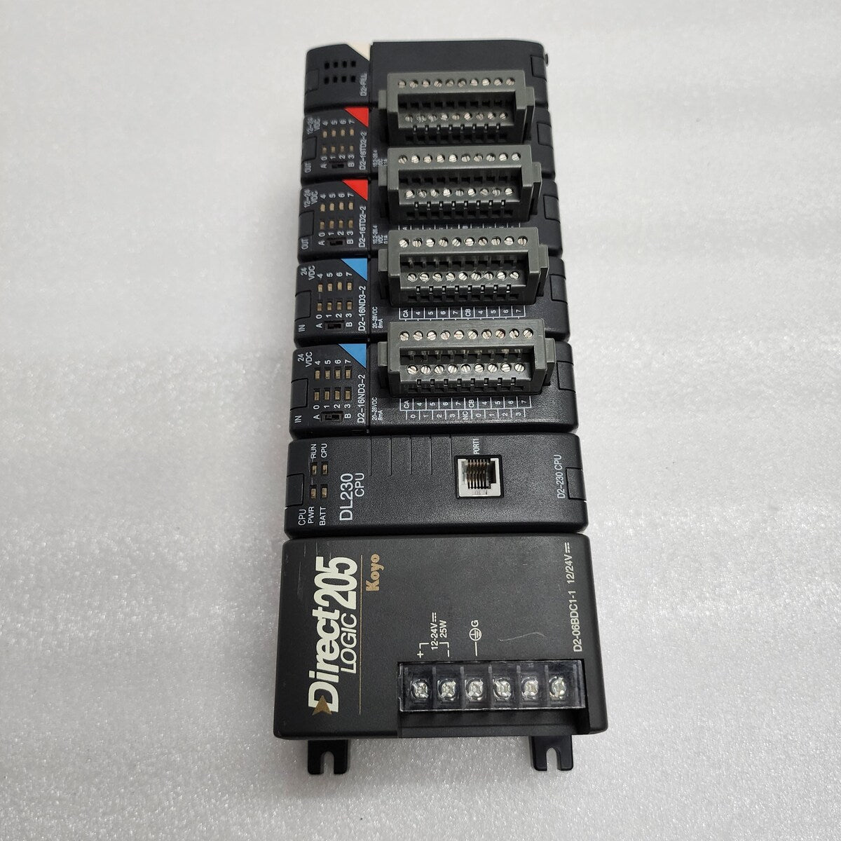 DIRECT LOGIC 205 KOYO PLC DL230 CPU D2-16ND3-2 IN D2-16TD2-2 OUT D2-06BDC1-1