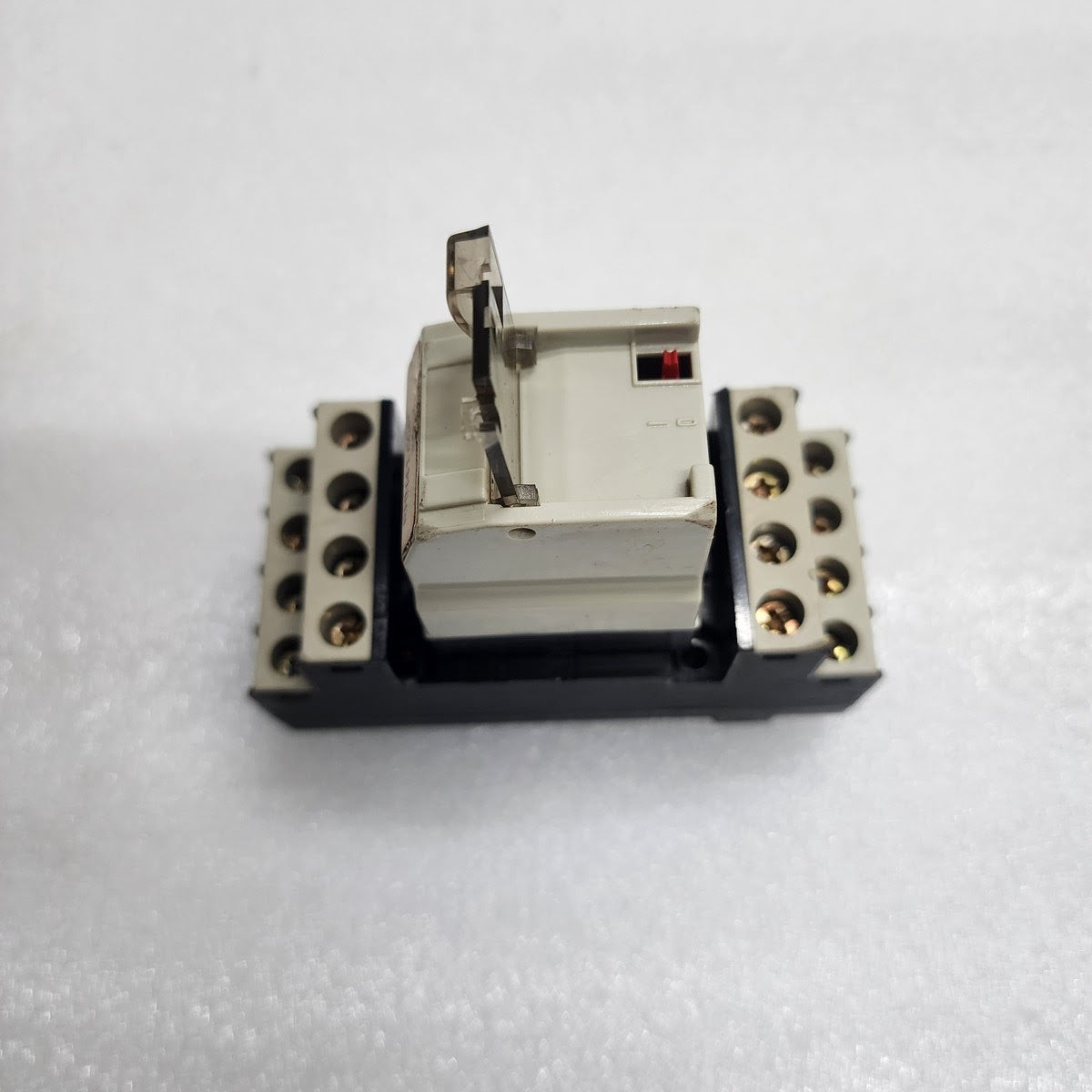 TELEMECANIQUE RHN 416GP CONTROL RELAY 220 VAC COIL 4PDT 5A PLUG-IN INDUSTRIAL RE