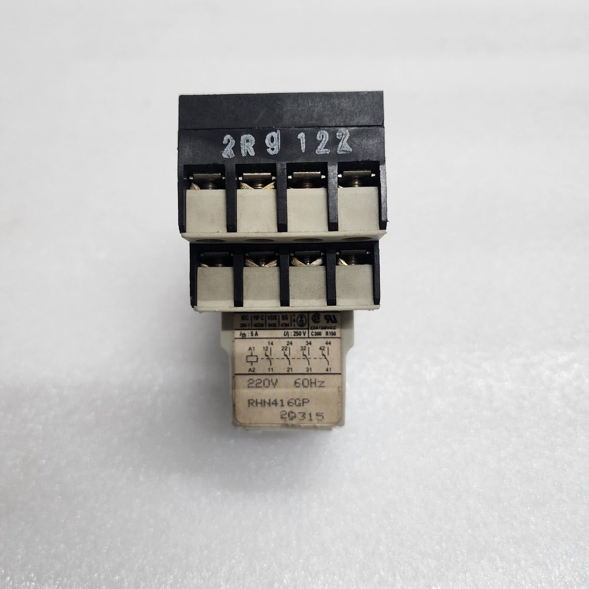 TELEMECANIQUE RHN 416GP CONTROL RELAY 220 VAC COIL 4PDT 5A PLUG-IN INDUSTRIAL RE