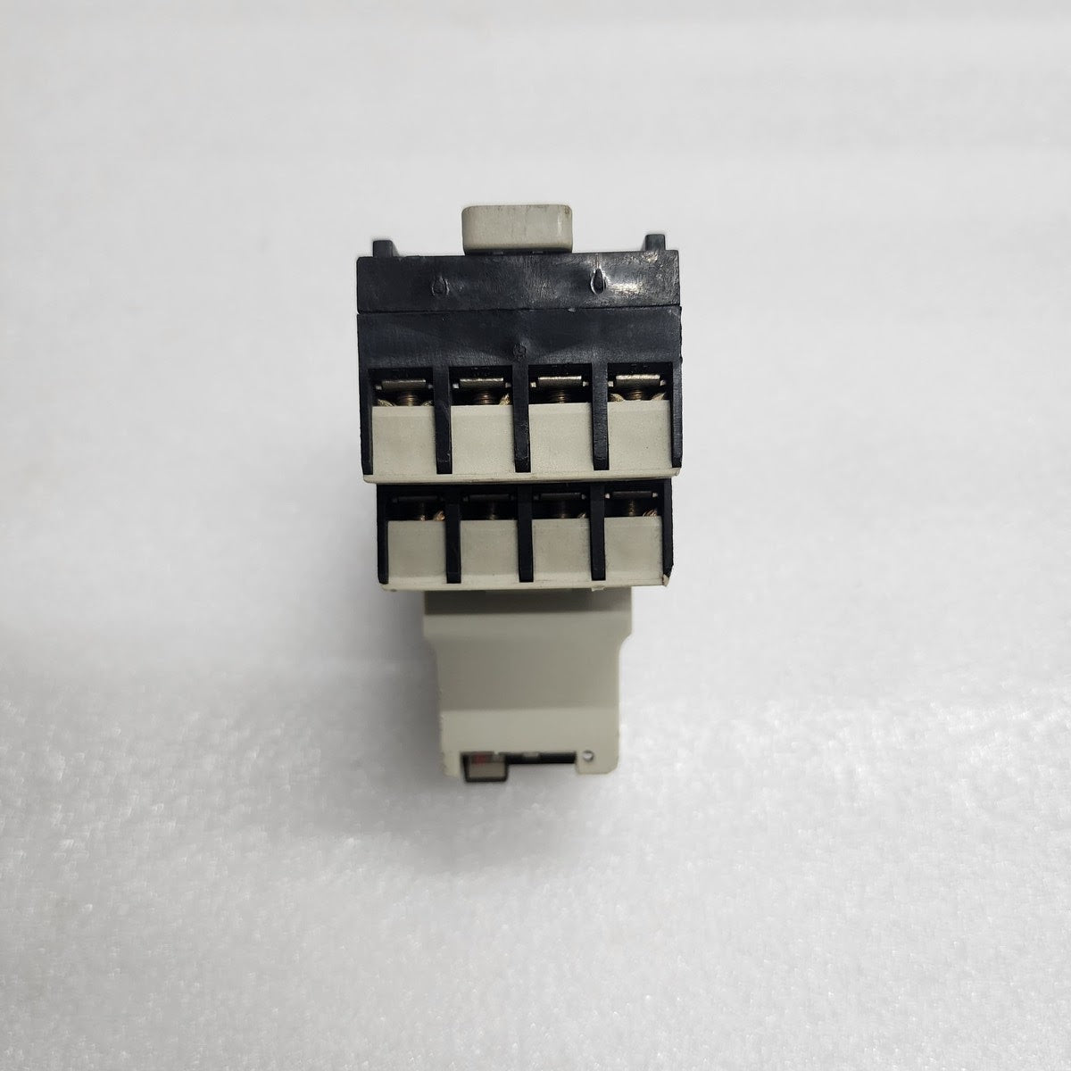 TELEMECANIQUE RHN 416GP CONTROL RELAY 220 VAC COIL 4PDT 5A PLUG-IN INDUSTRIAL RE