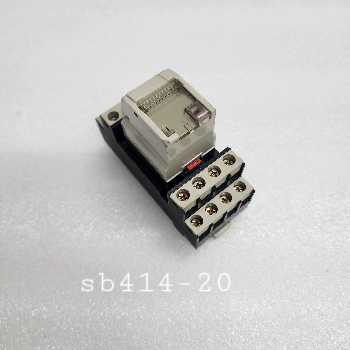TELEMECANIQUE RHN 416GP CONTROL RELAY 220 VAC COIL 4PDT 5A PLUG-IN INDUSTRIAL RE