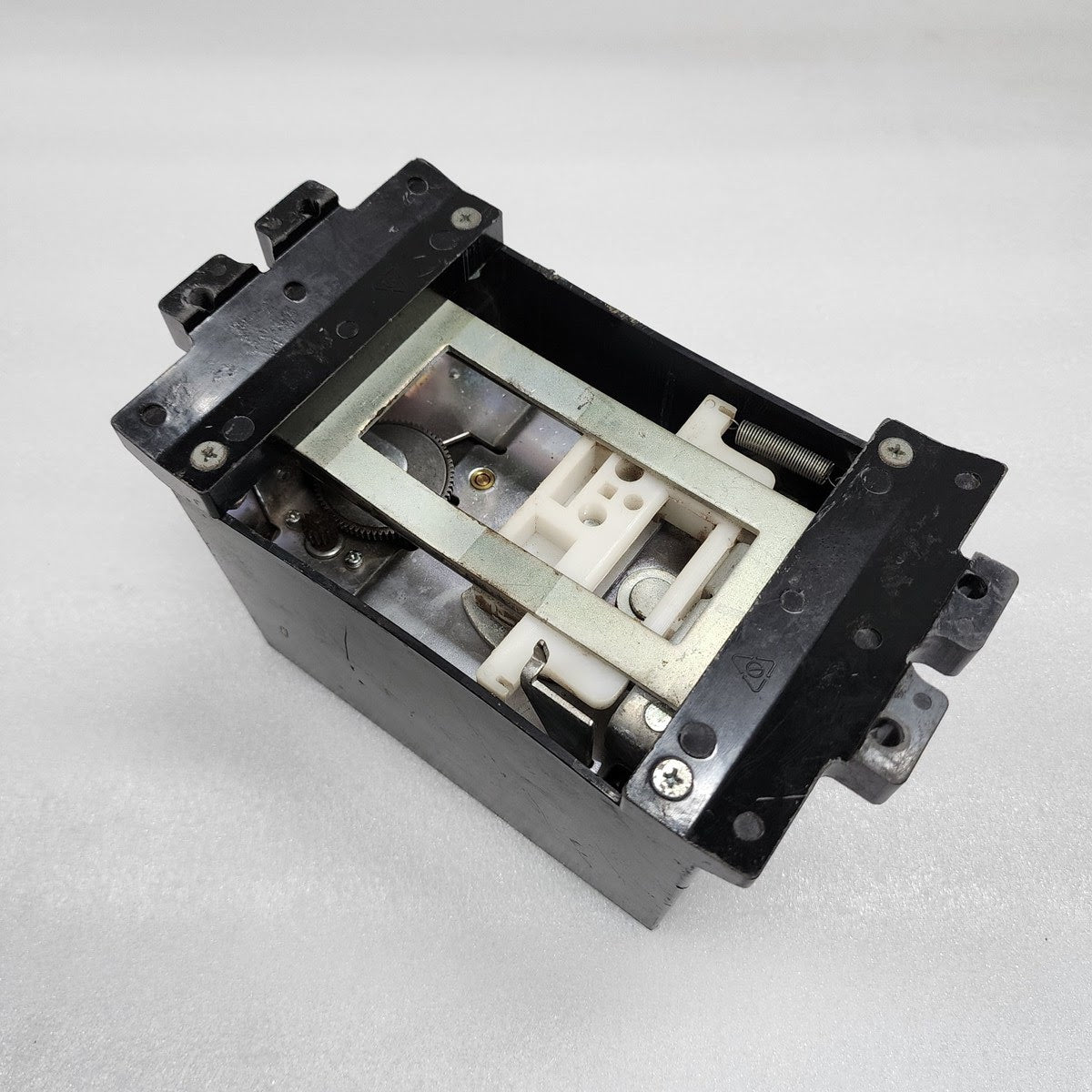 SIEMENS 3VT9400-3MN22 VT400 MOTORIZED OPERATING MECHANISM 220VAC/VDC