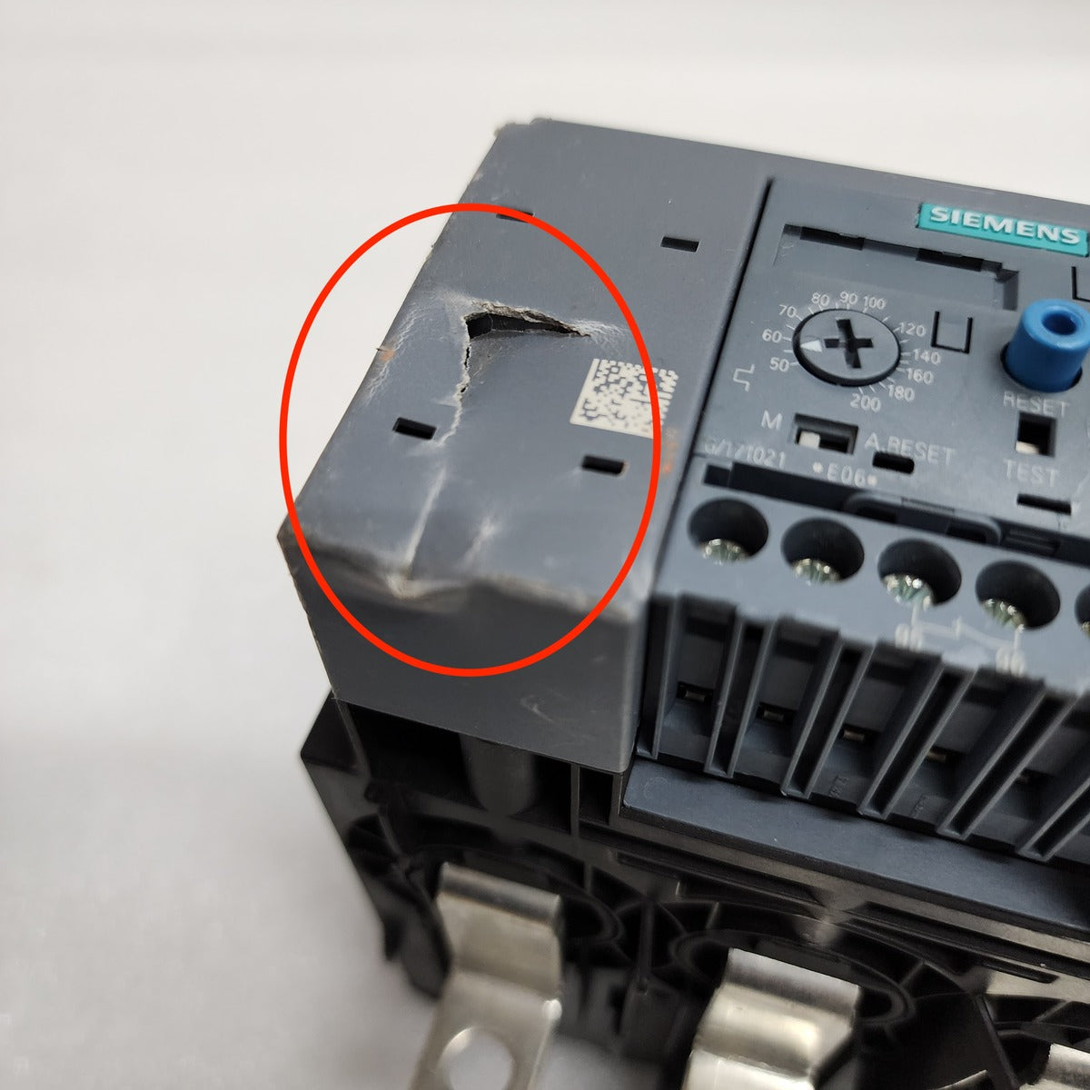 SIEMENS 3RB2056-1FC2 OVERLOAD RELAY 50-200A BODY DAMAGED