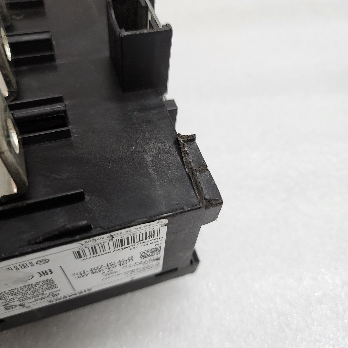 SIEMENS 3RB2056-1FC2 OVERLOAD RELAY 50-200A BODY DAMAGED