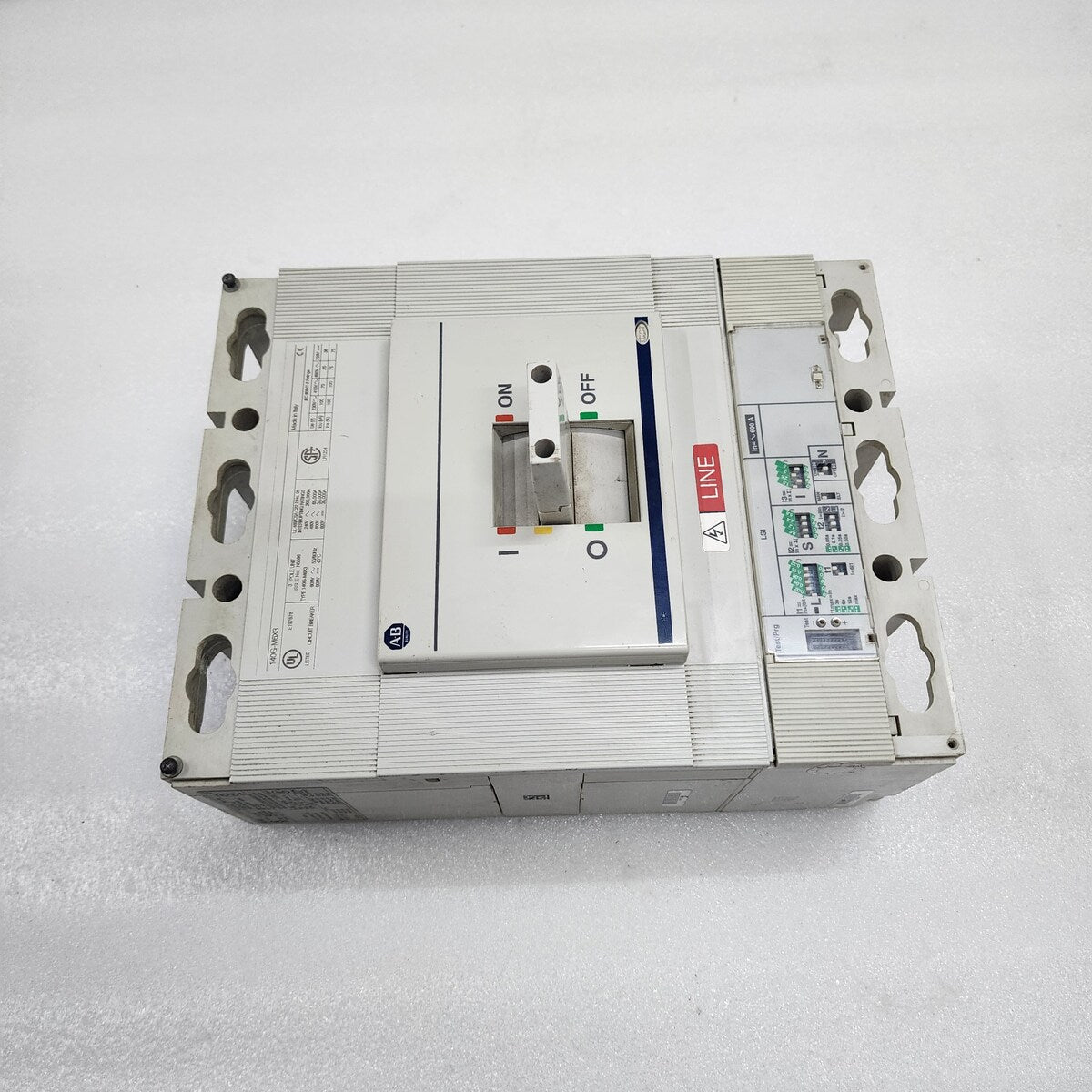 ALLEN BRADLEY CAT 140G-M6X3 CIRCUIT BREAKER 600A BE31025582
