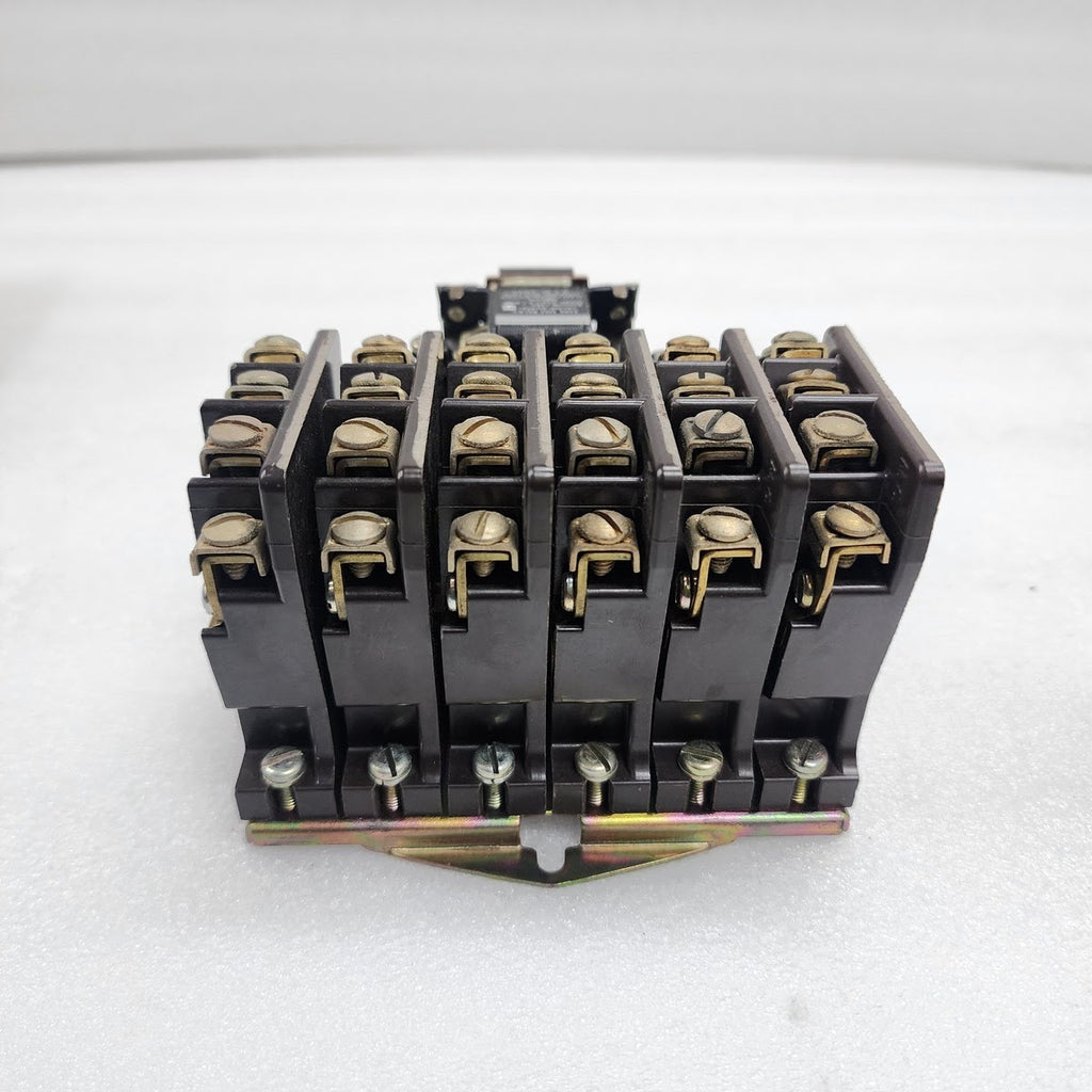 CLARK CONTROL DIVISION 5UF12-2-76 PMF A.C. RELAY BULLETIN 7305 10A 110-120V