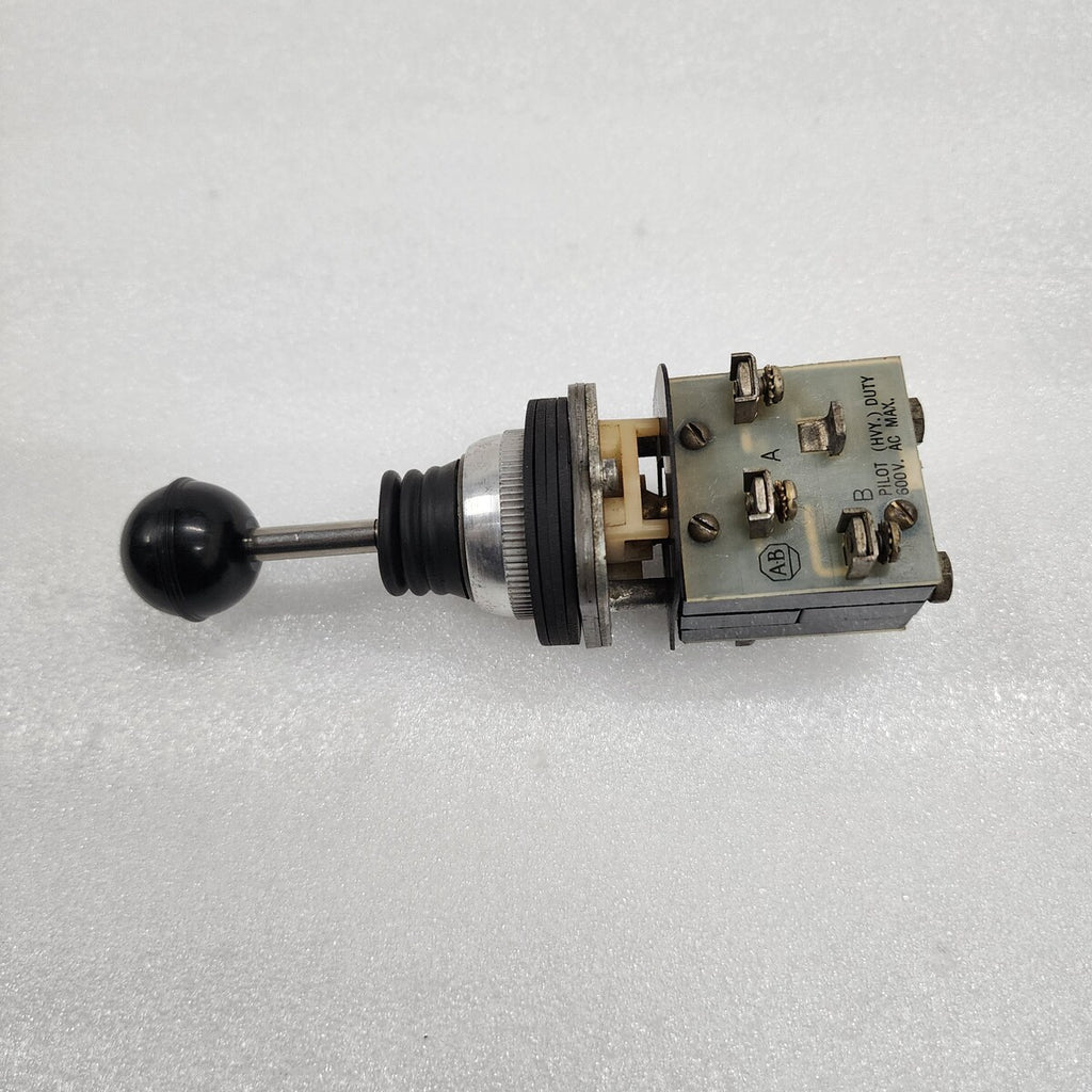 ALLEN BRADLEY CAT 800T-T2MB34 2-WAY SWITCH
