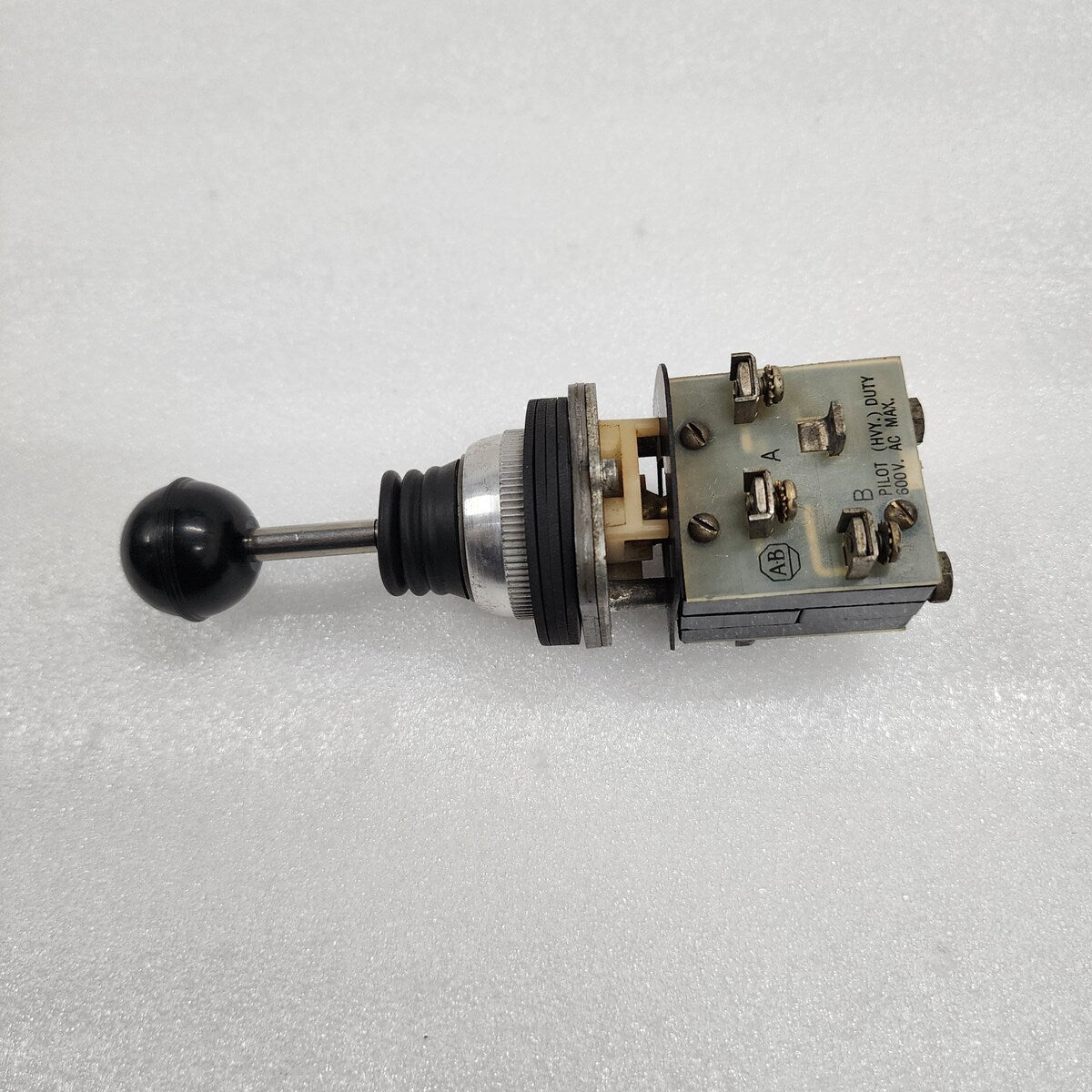 ALLEN BRADLEY CAT 800T-T2MB34 2-WAY SWITCH