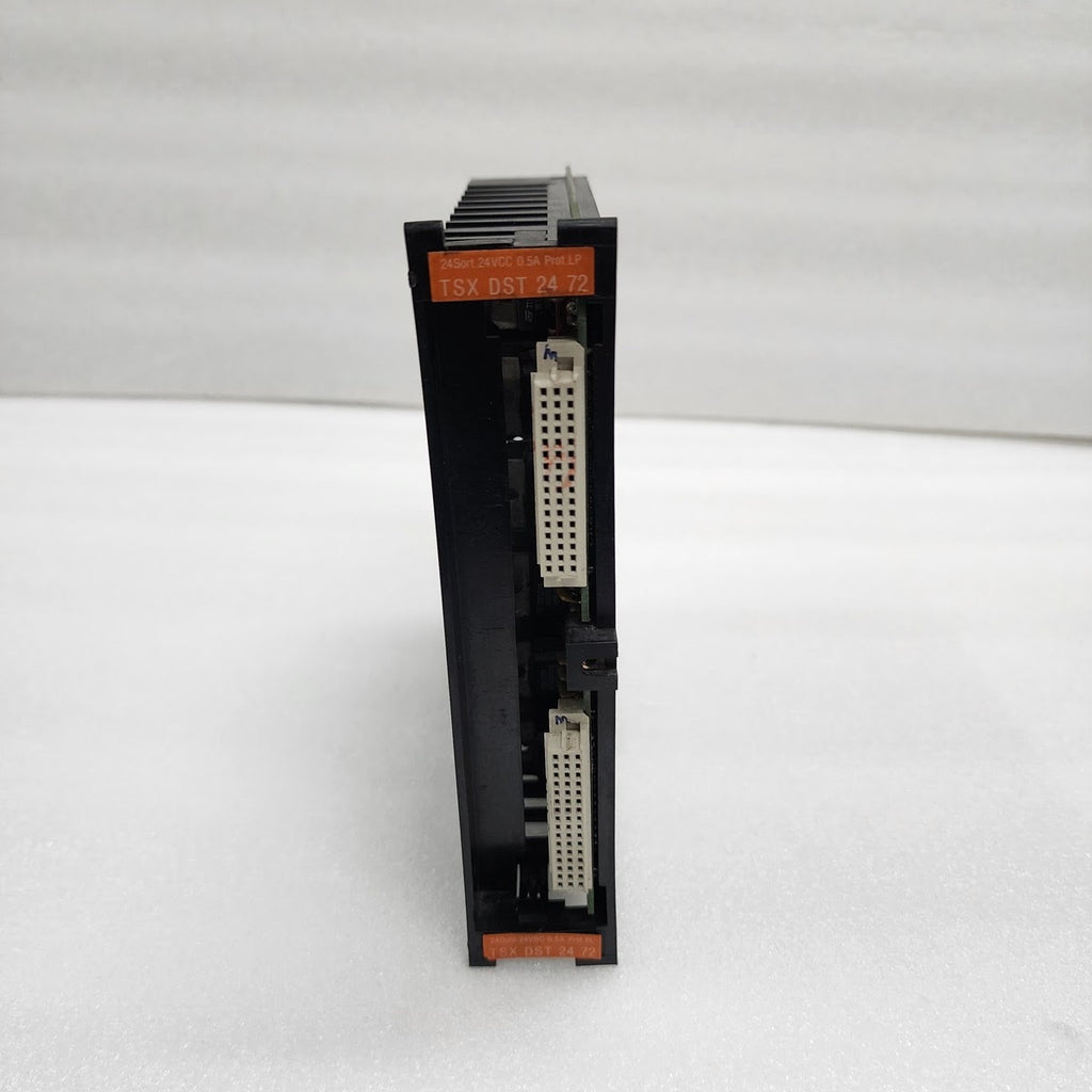 SCHNEIDER AUTOMATION TSXD8T2472 24 OUTPUT 24VDC 0.5A PROT.PL