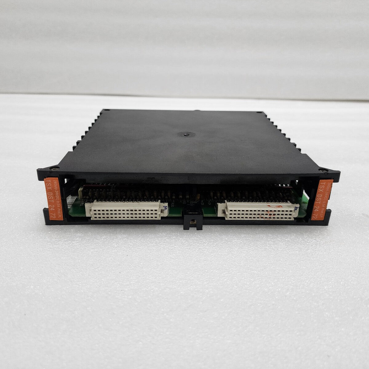 SCHNEIDER AUTOMATION TSXD8T2472 24 OUTPUT 24VDC 0.5A PROT.PL