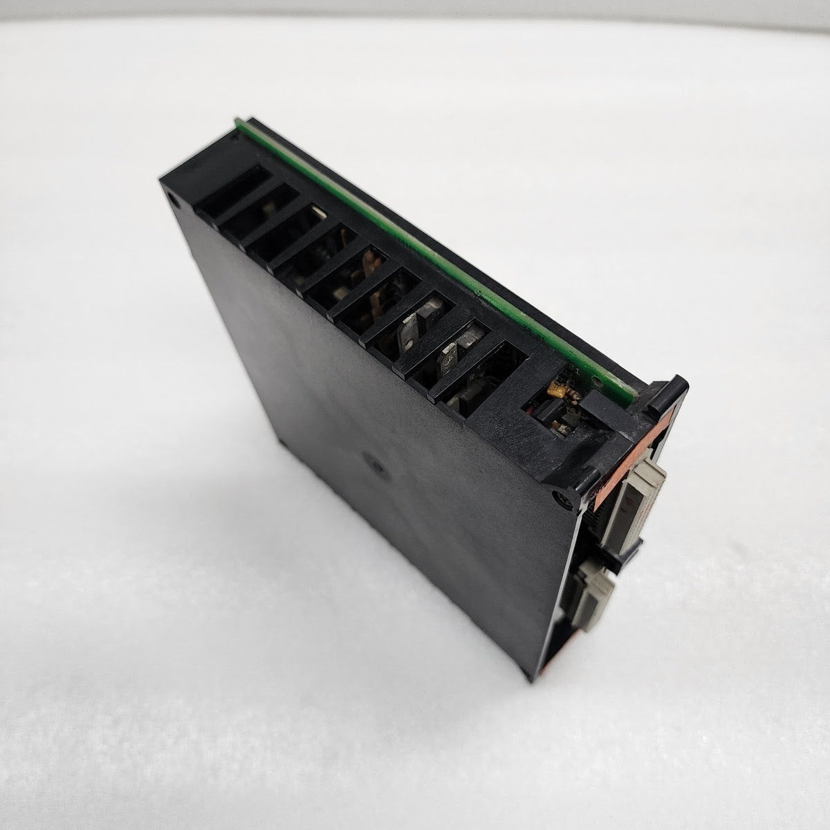 SCHNEIDER AUTOMATION TSXD8T2472 24 OUTPUT 24VDC 0.5A PROT.PL