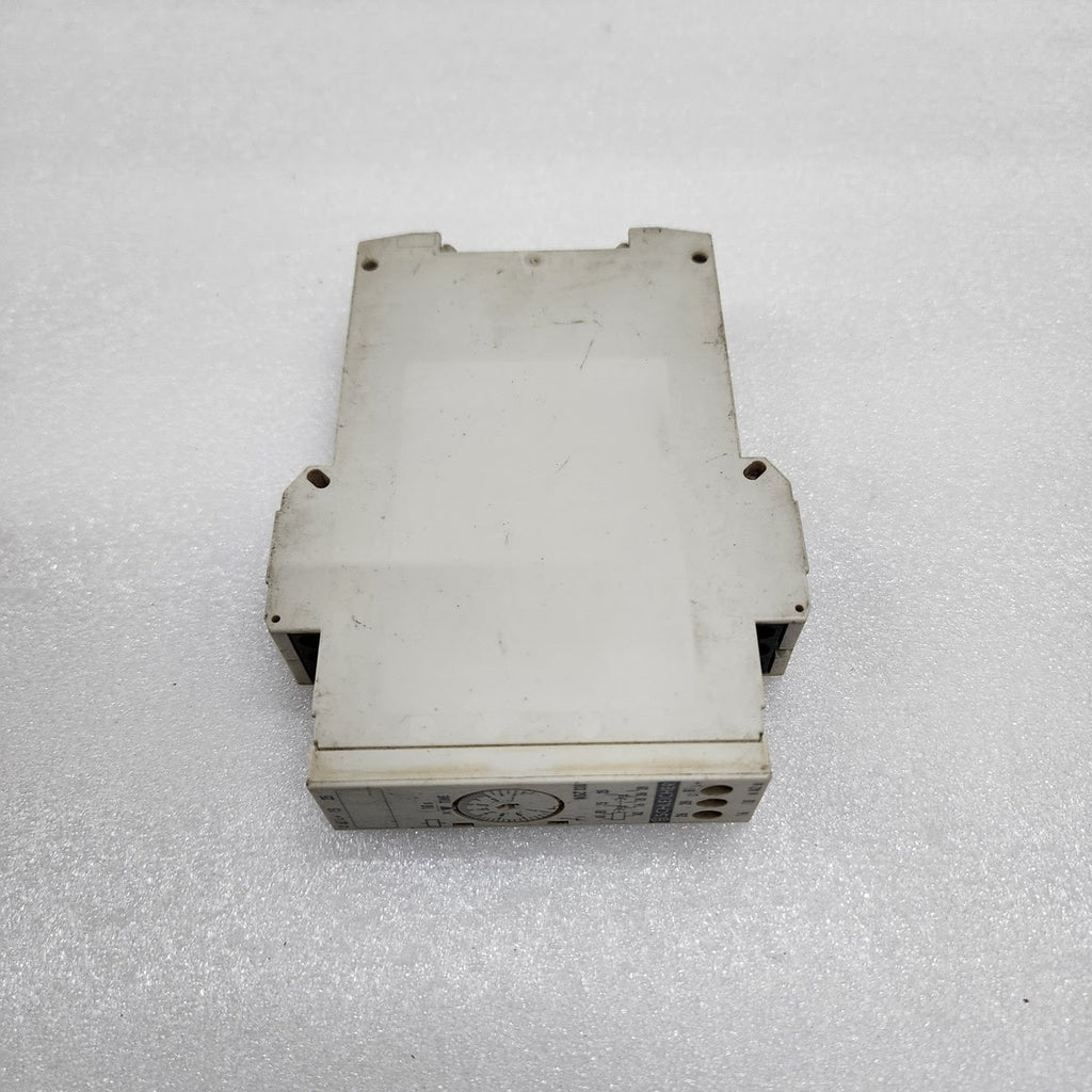 SCHLEICHER NGZ 320 TIMER RELAY ZG1W2R1-33-76-00A 24-240V AC/DC