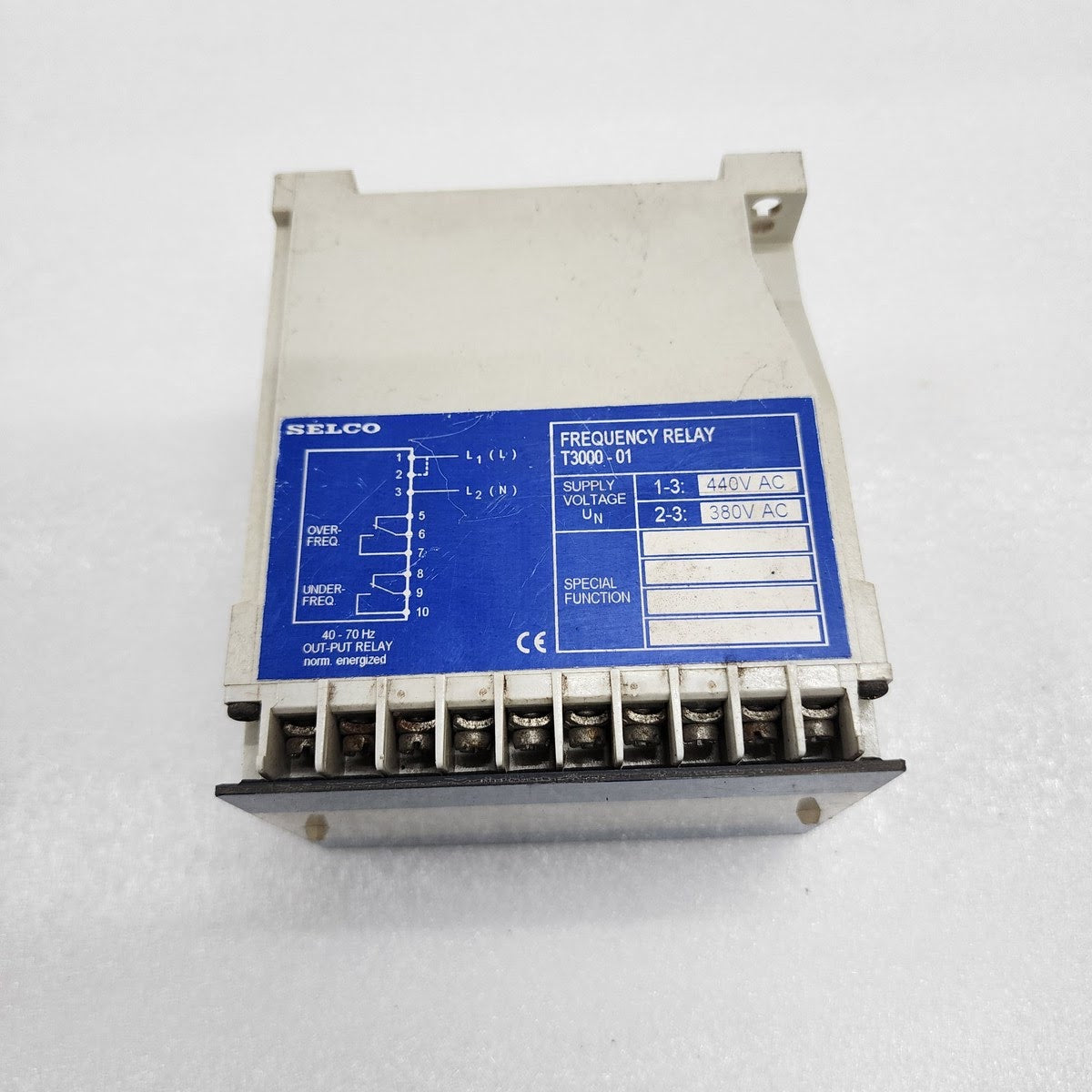 SELCO T3000-01 FREQUENCY RELAY 380-440V