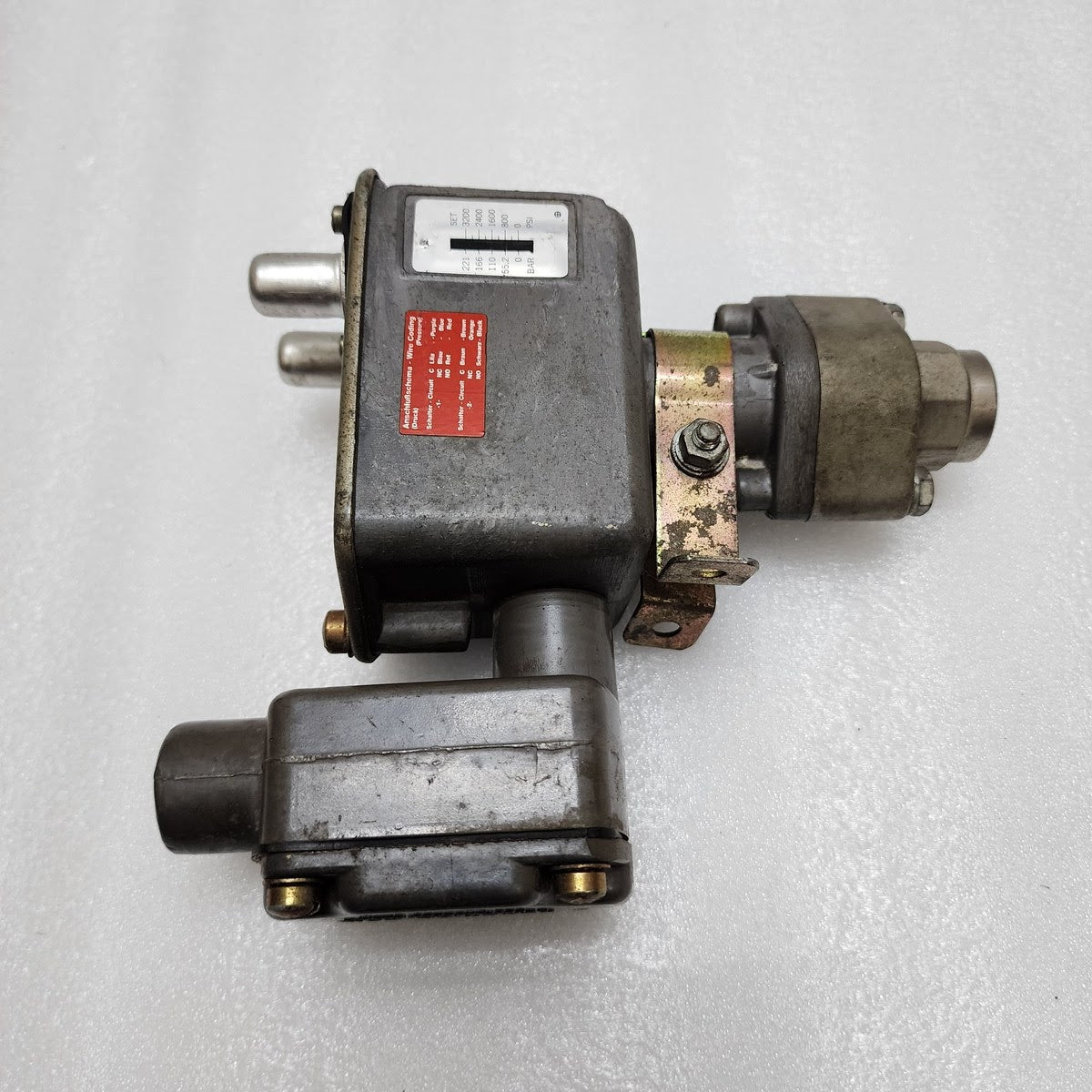 BARKSDALE 0406-072 PRESSURE SWITCH TC9622-3 250VDC/480VAC
