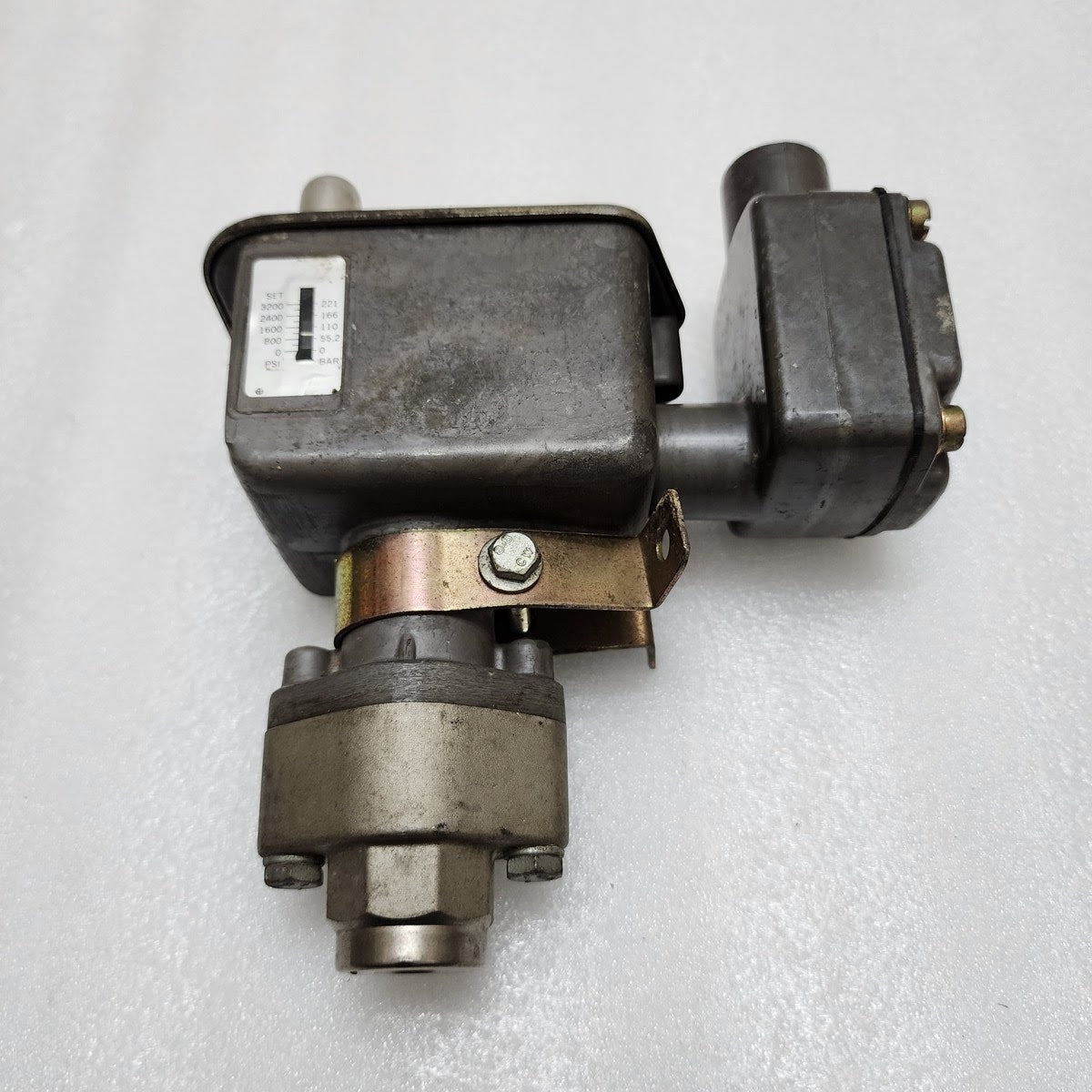 BARKSDALE 0406-072 PRESSURE SWITCH TC9622-3 250VDC/480VAC