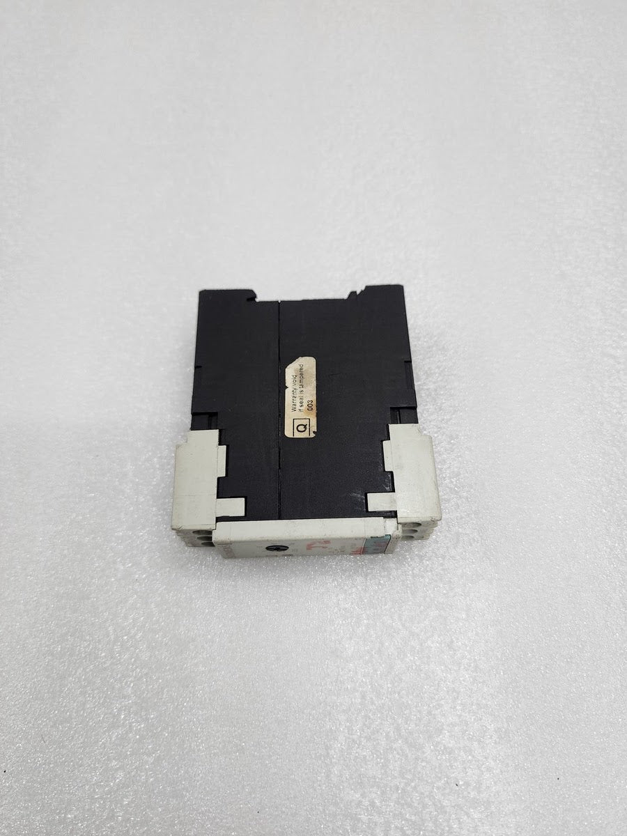 SIEMENS 3RP1511-1AP30 TIME RELAY