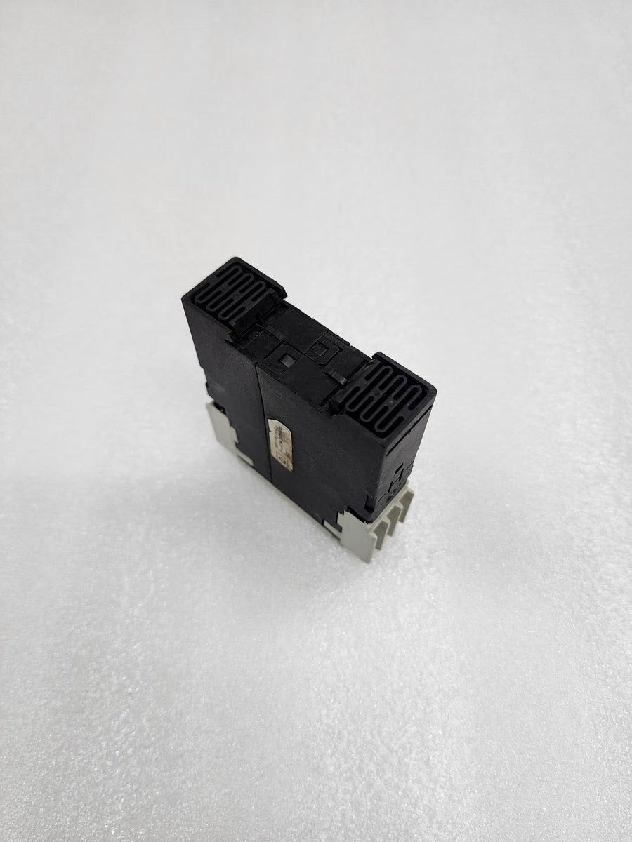 SIEMENS 3RP1511-1AP30 TIME RELAY
