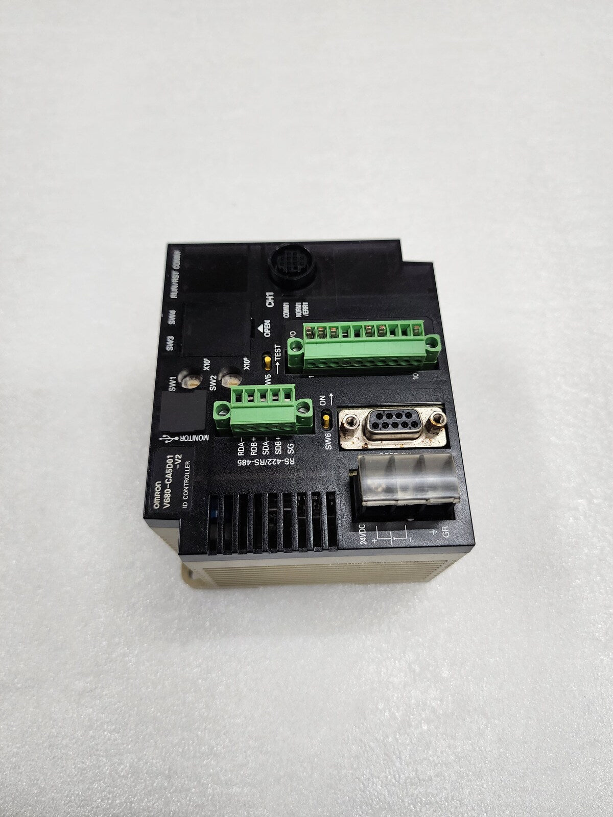 OMRON V680-CA5D01-V2 ID CONTROLLER 24VDC