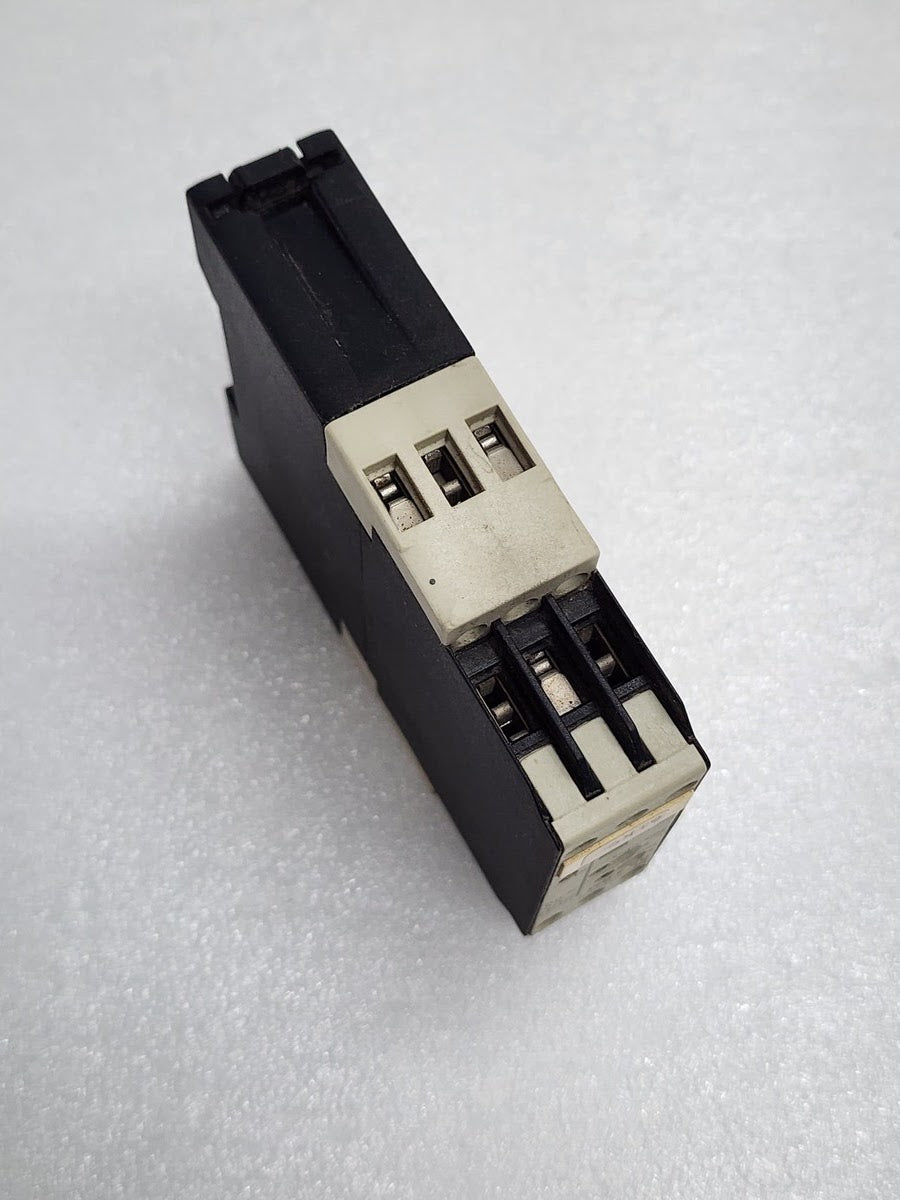 TELEMECANIQUE RE4 RM11BU TIME DELAY RELAY 09969 110-240VAC/24V AC-DC/42-48V AC-D