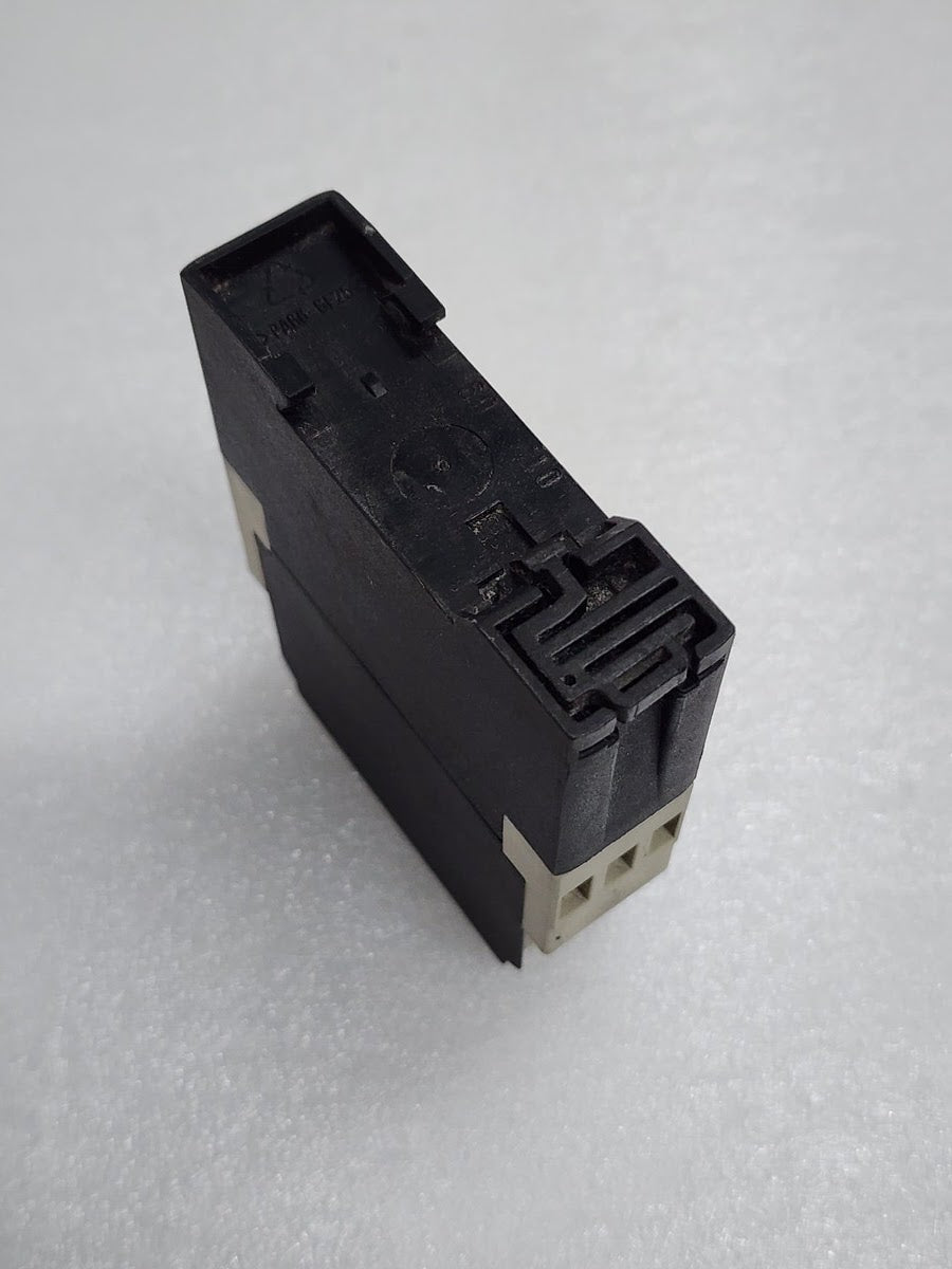TELEMECANIQUE RE4 RM11BU TIME DELAY RELAY 09969 110-240VAC/24V AC-DC/42-48V AC-D