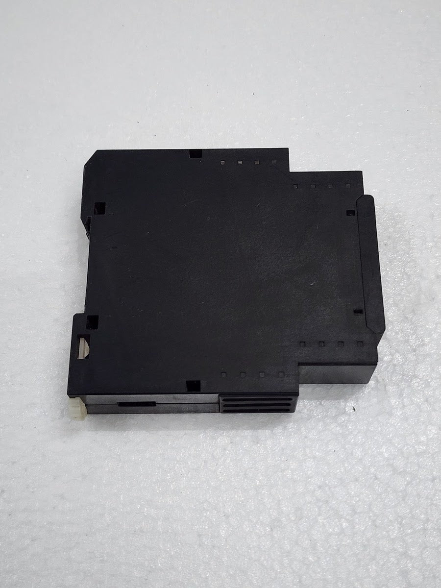 OMRON K8AK-AS2 MEASURING & MONITORING RELAYS 24VAC/DC