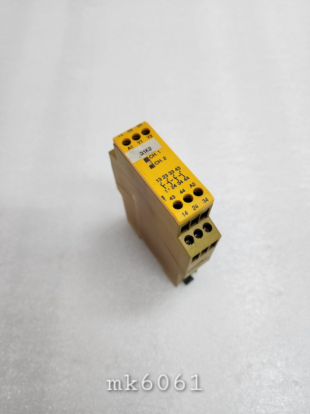 PILZ PZE X4 24VDC 4N/O SAFETY RELAY 774585