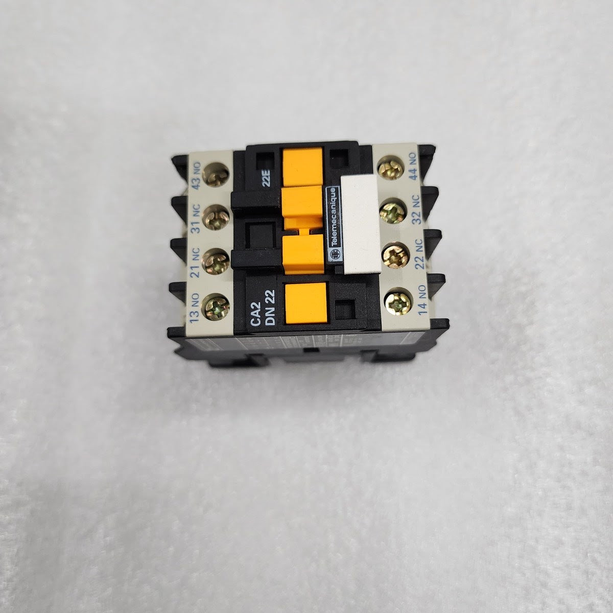 TELEMECANIQUE CA2DN22M7 CONTROL RELAY 023054 COIL VOLTAGE 220-230V