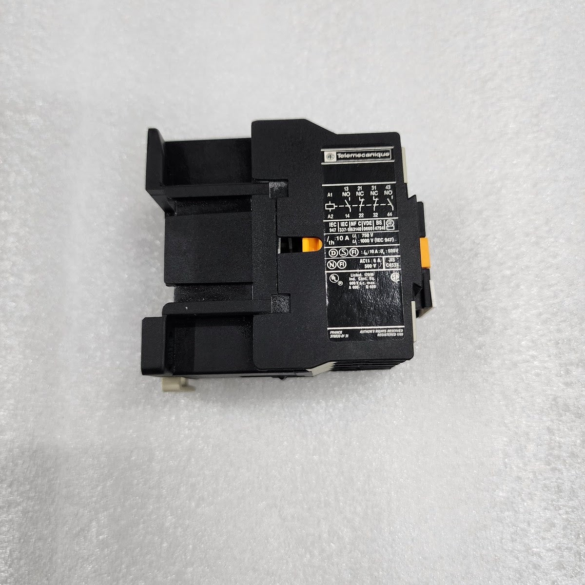 TELEMECANIQUE CA2DN22M7 CONTROL RELAY 023054 COIL VOLTAGE 220-230V