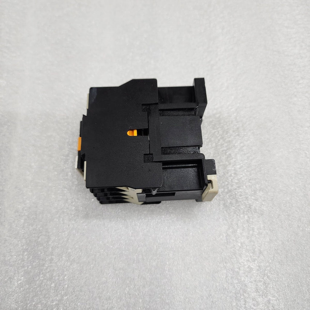 TELEMECANIQUE CA2DN22M7 CONTROL RELAY 023054 COIL VOLTAGE 220-230V