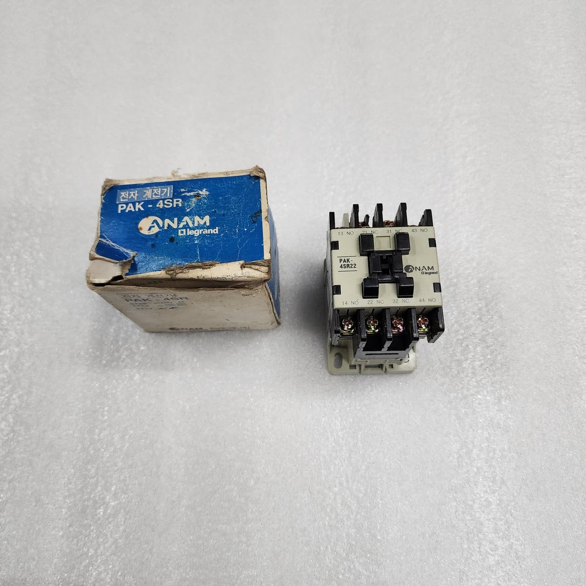 ANAM LEGRAND PAK-4SR22 MAGNETIC RELAY 200-220V