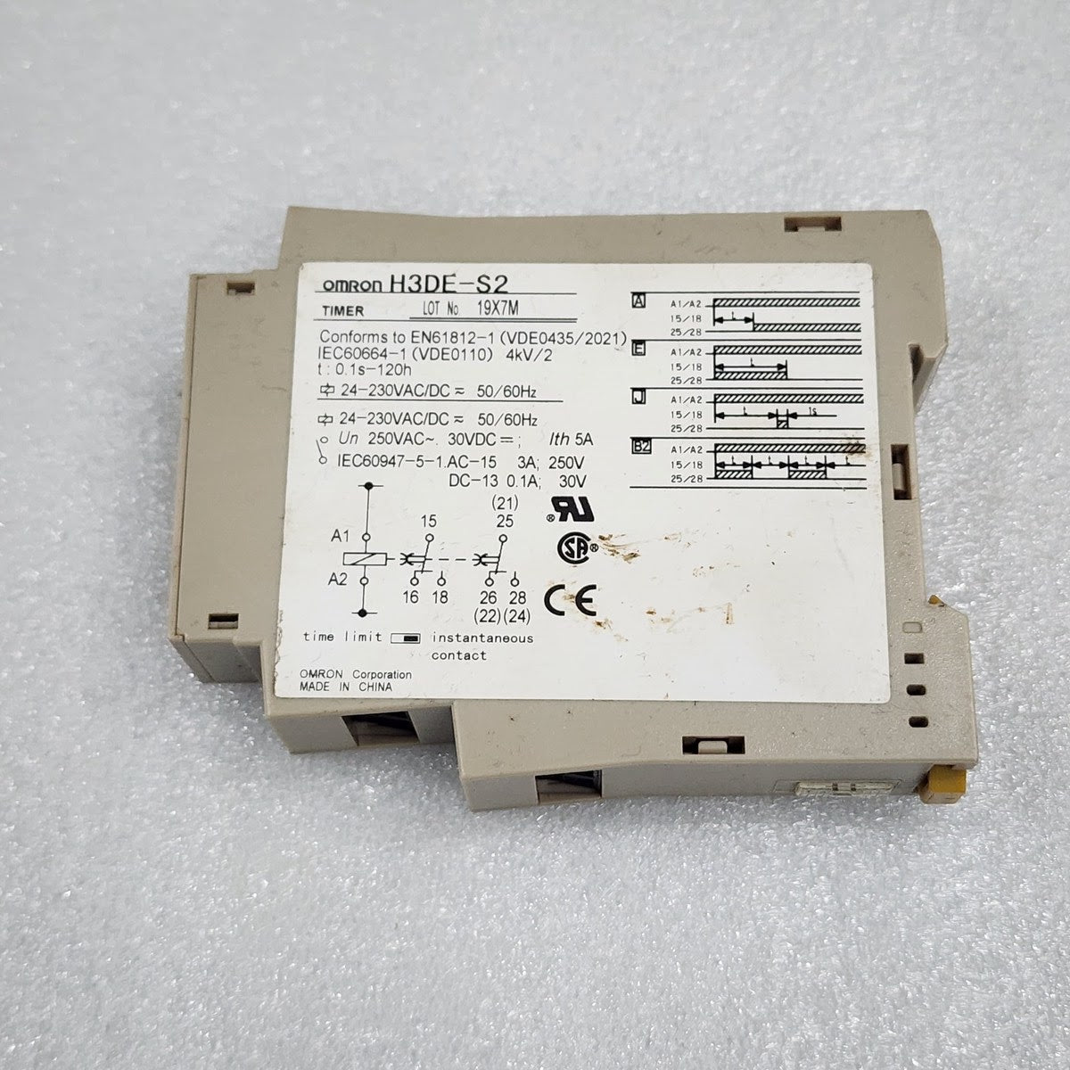 OMRON H3DE-S2 TIMER RELAY 24-230V AC/DC