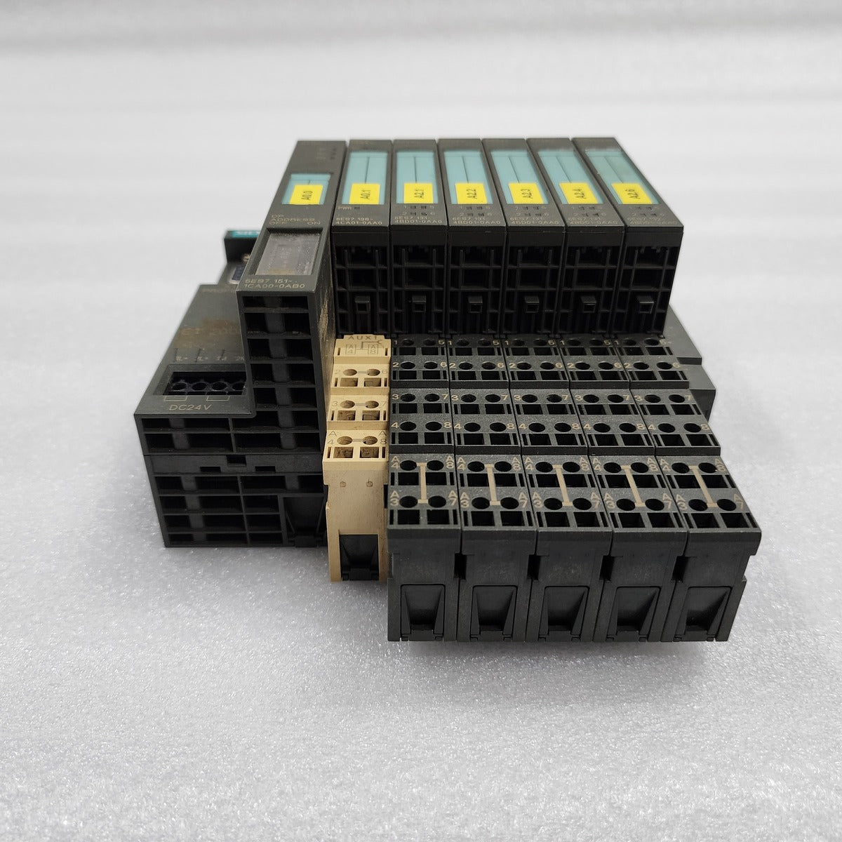 SIEMENS 6ES7 151-1CA00-0AB0 SIMATIC INTERFACE MODULE WITH I/O MODULE