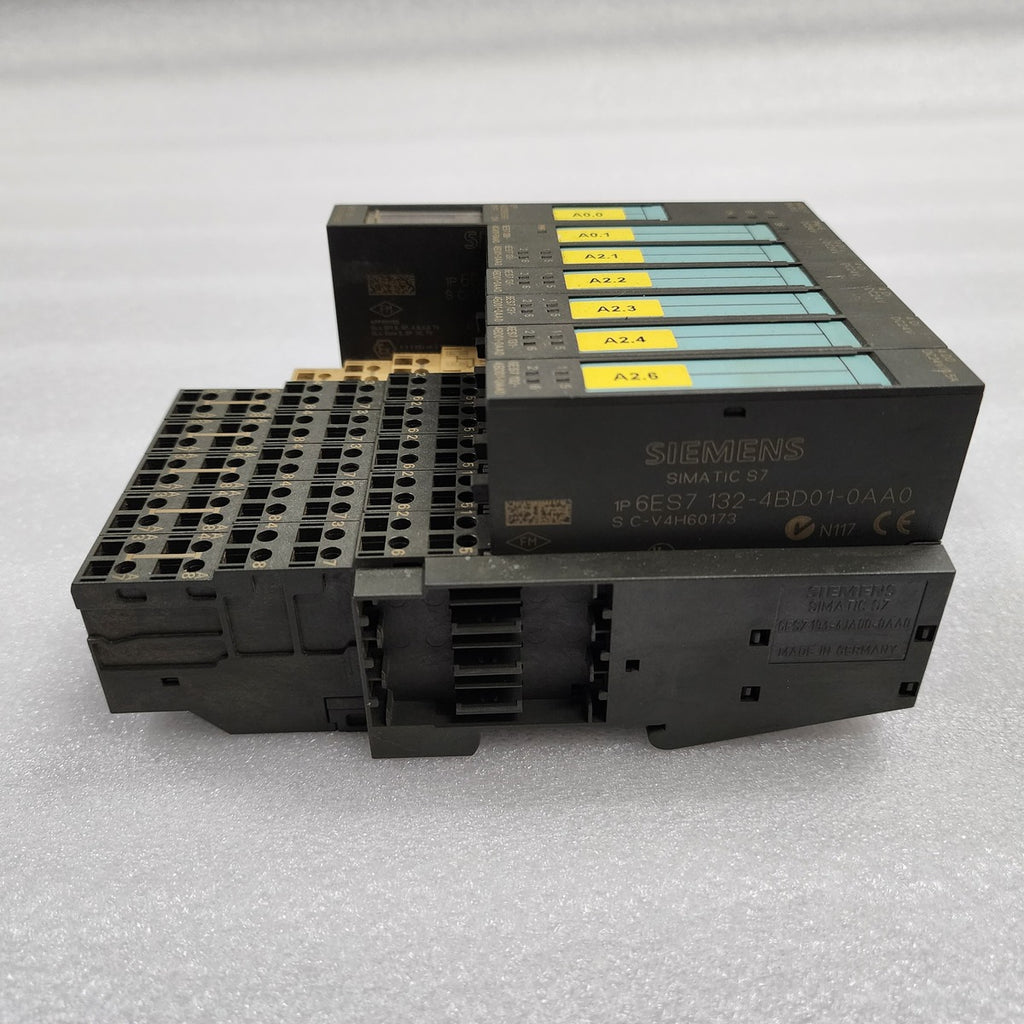 SIEMENS 6ES7 151-1CA00-0AB0 SIMATIC INTERFACE MODULE WITH I/O MODULE