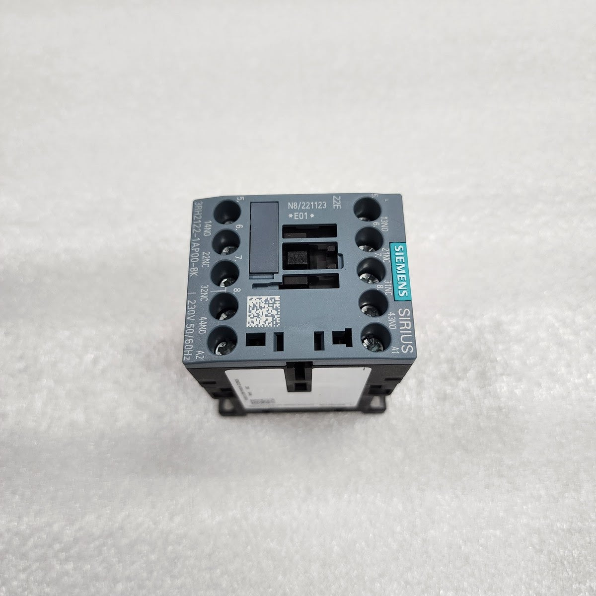 SIEMENS 3RH2122-1AP00-8K CONTACTOR RELAY 230V