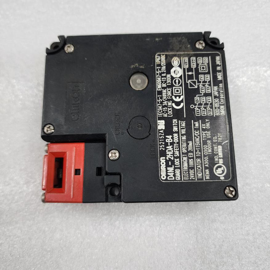 OMRON D4NL-2HDA-B4 GUARD LOCK SAFETY DOOR SWITCH 25215ZA