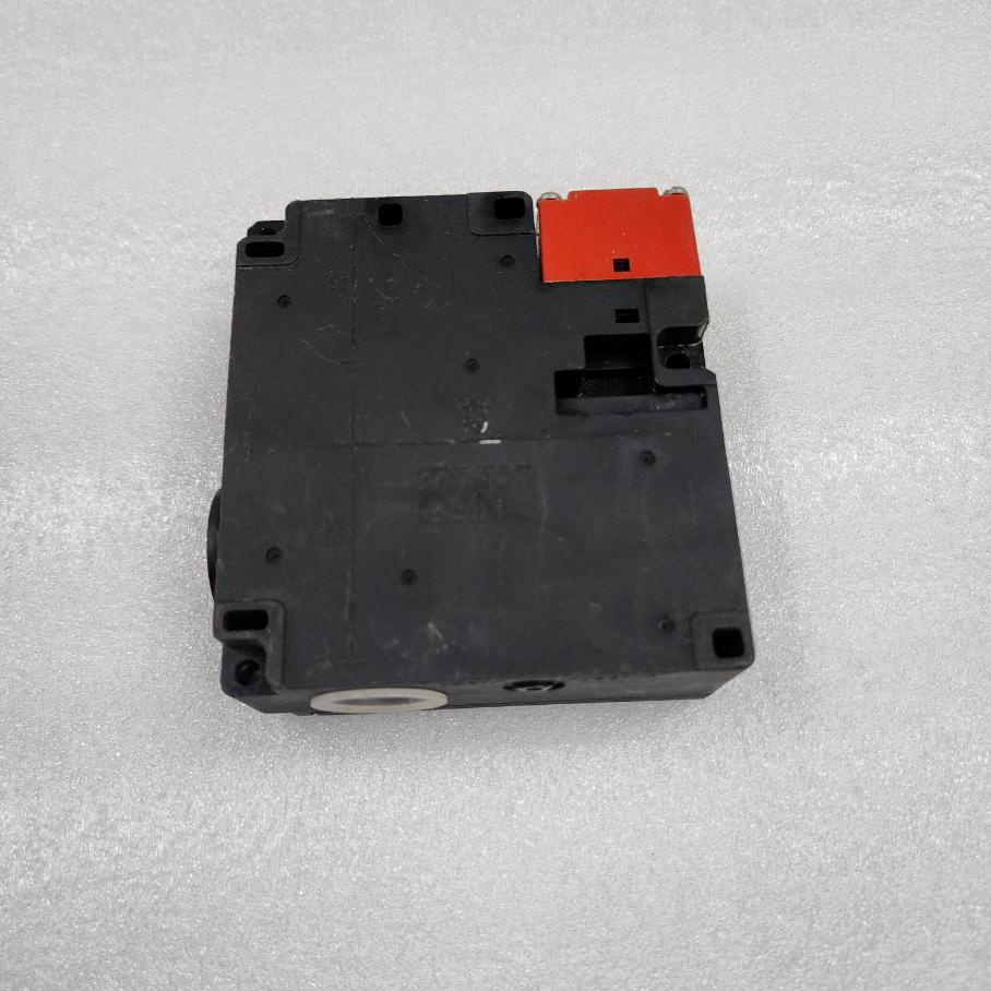 OMRON D4NL-2HDA-B4 GUARD LOCK SAFETY DOOR SWITCH 25215ZA
