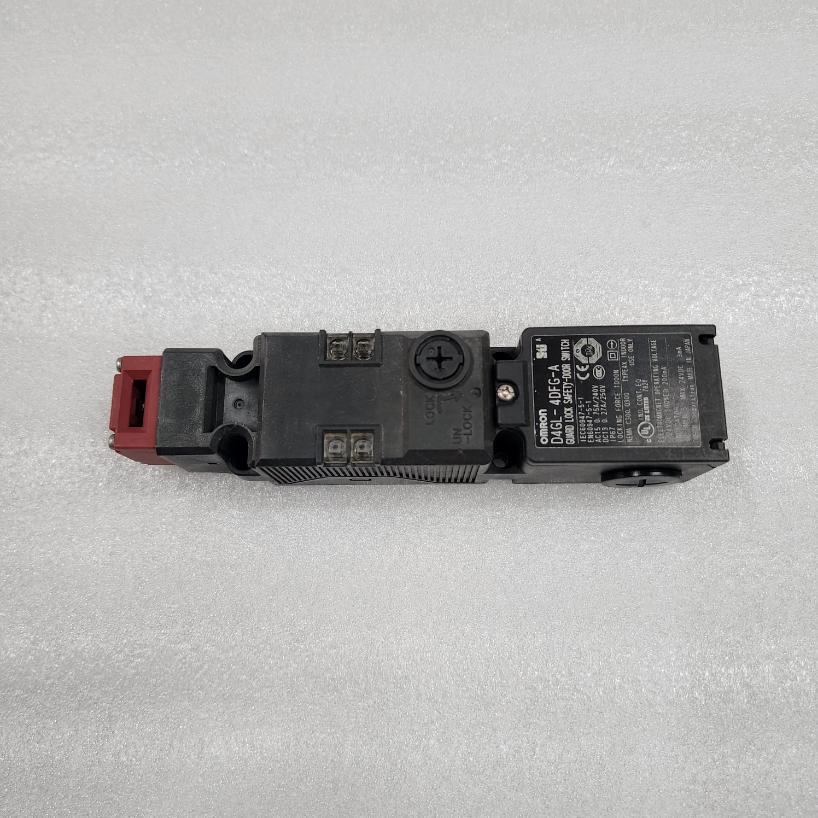 OMRON D4GL-4DFG-A GUARD LOCK SAFETY DOOR SWITCH