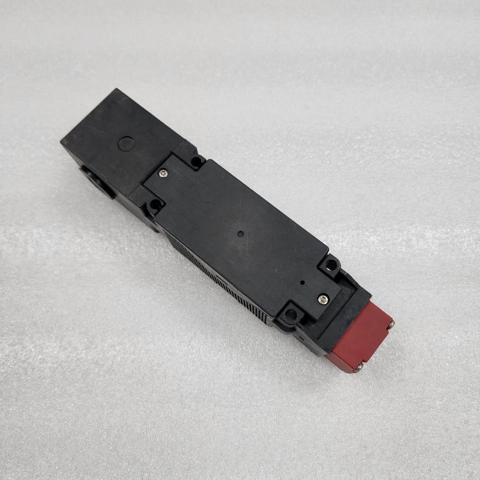 OMRON D4GL-4DFG-A GUARD LOCK SAFETY DOOR SWITCH