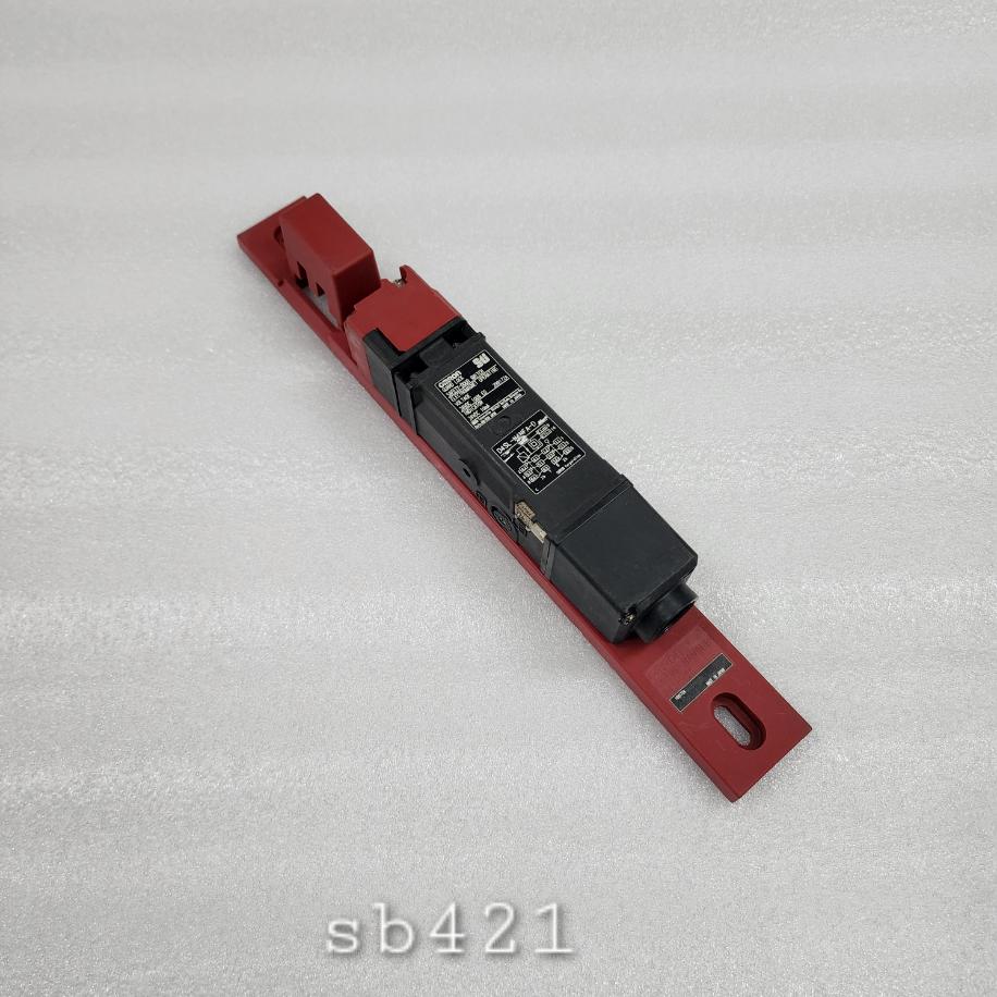 OMRON D4SL-N4NFA-D GUARD LOCK SAFETY DOOR SWITCH