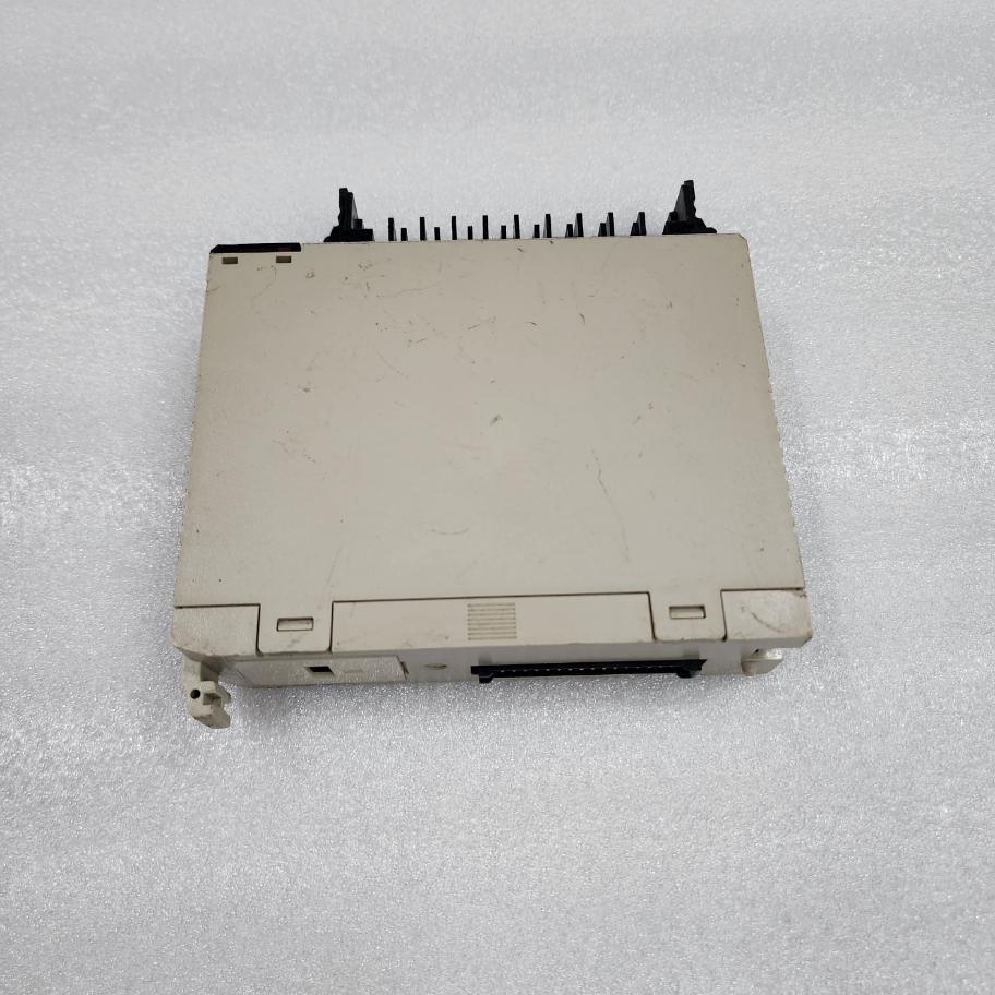 OMRON C200H-OC222 OUTPUT UNIT