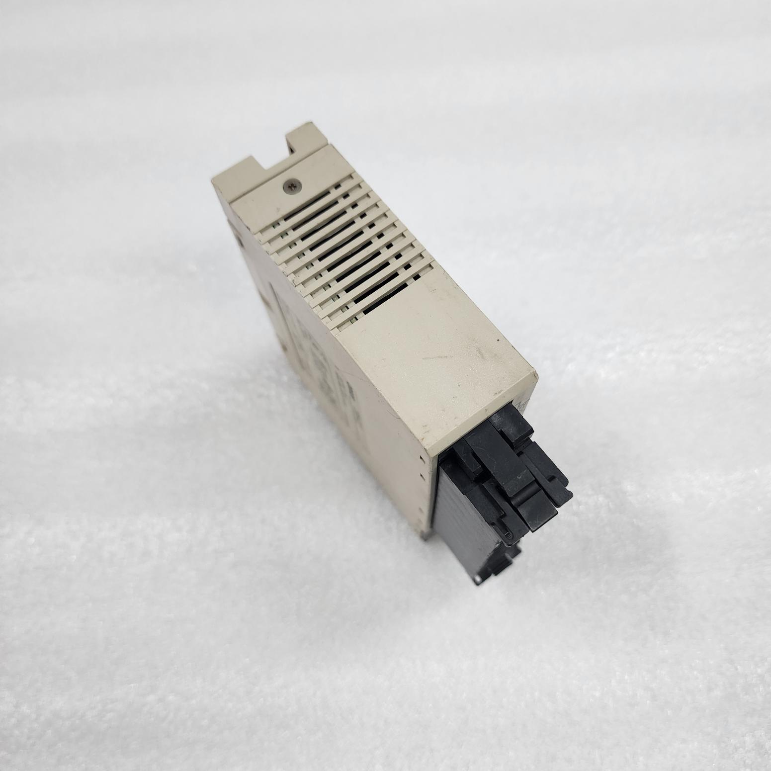 OMRON C200H-OC222 OUTPUT UNIT