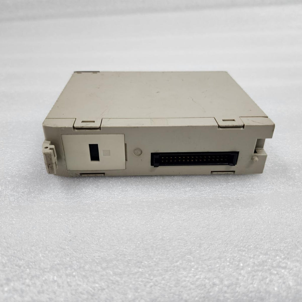 OMRON C200H-OC222 OUTPUT UNIT