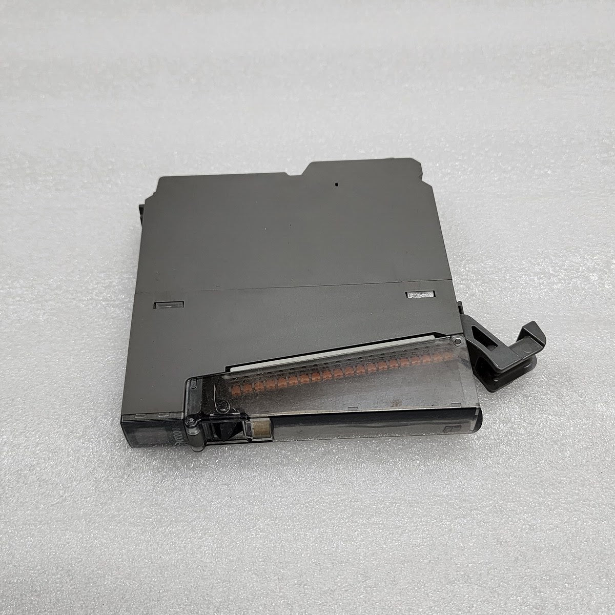 MITSUBISHI ELECTRIC NEXGENIE 7000 NX2001 16 POINT 24VDC OUTPUT 500mA SOURCE